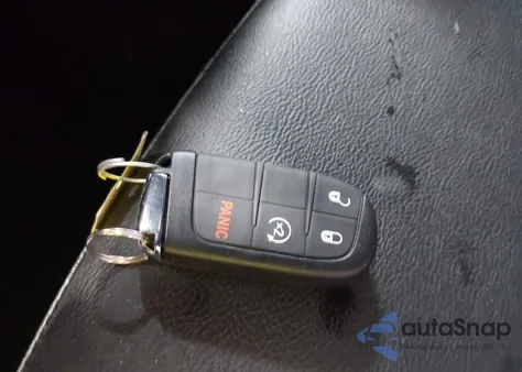 2025 Jeep Compass Latitude 4X4 z USA, uszkodzony, nr VIN 3C4NJDBN8ST586228